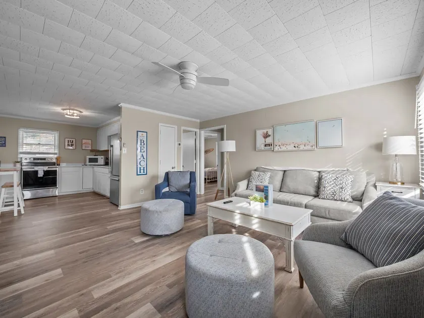 2 BR steps from beach access, dog-friendly NO FEE! - Image 1