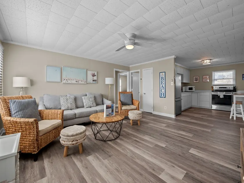 Oceanside 2 BR duplex, dog-friendly, NO ADD'T FEE! - Image 1