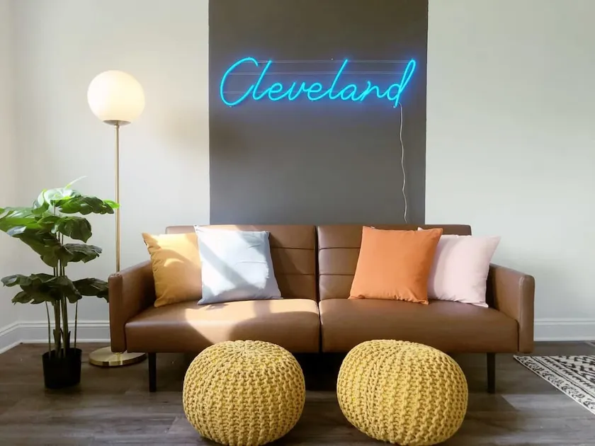 6BR Near Cleveland Clinic | 6BR | Sleeps 14 - Image 1