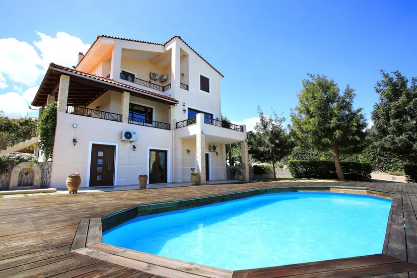 Sofia's Sunny Home + Private Pool + Gym - Image 1