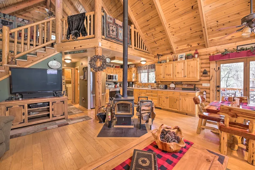 2-Acre Cabin in Pinetop-Lakeside w/ Fenced Yard - Image 1