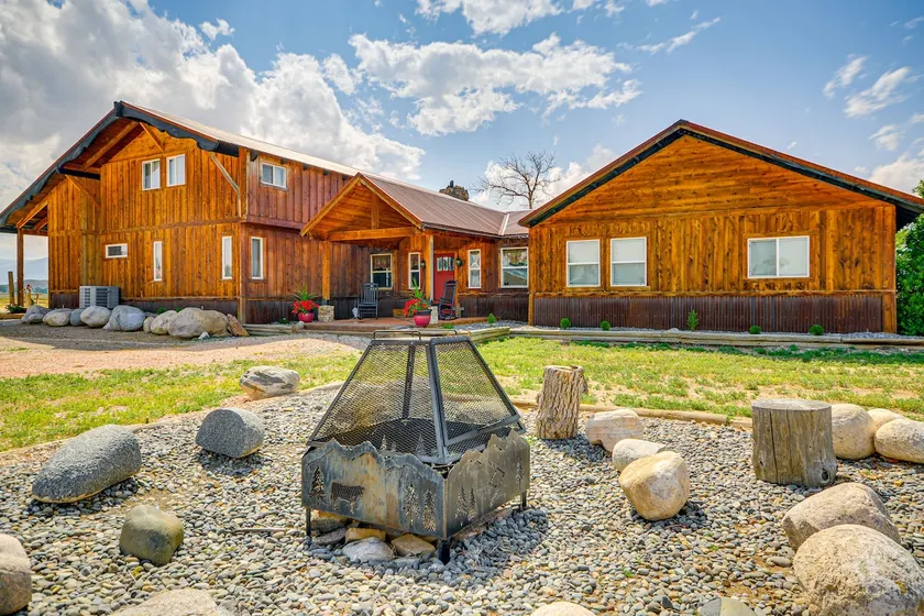 Private Clark Ranch Retreat w/ Mountain Views! - Image 1