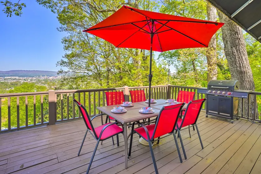 Bring Your Pets! Chattanooga Home w/ Dtwn Views - Image 1