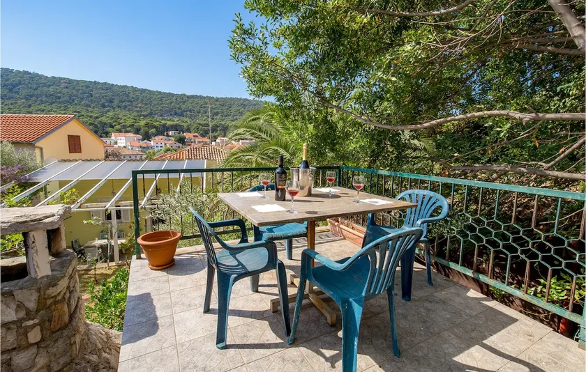 3 Bedroom Beautiful Apartment In Veli Losinj - Image 1