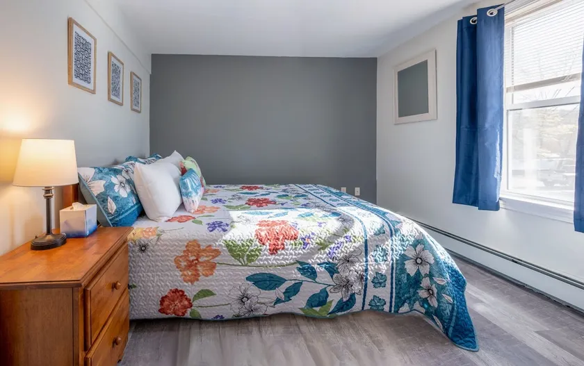 Free Breakfast_2 Bedroom_Main Street Apartment B - Image 1