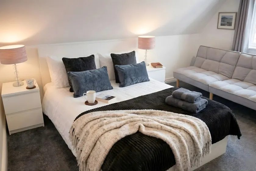 Rosey Lodge, 1-Bedroom Flat, Free Parking, WiFi - Image 1