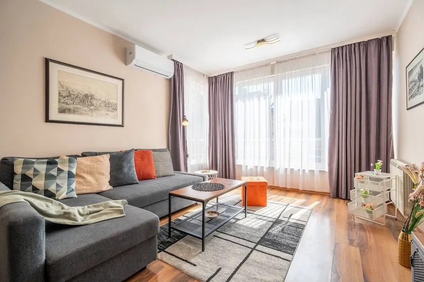 Downtown Stay: Art by Grandpa, Calm & Convenience - Image 1