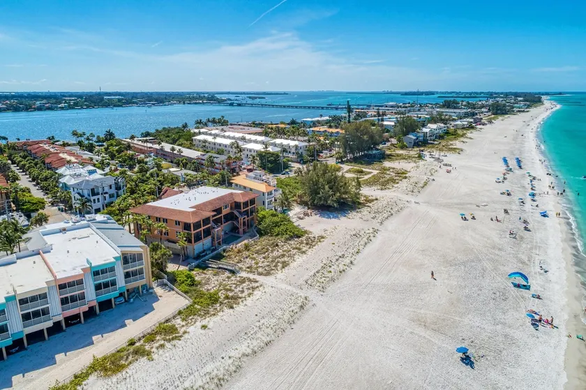 Bradenton Beach Club Bliss-3 Bedroom-2 Bathroom Condo-Elevator-2 Pools-Hottub-Private Beach Access - Image 1