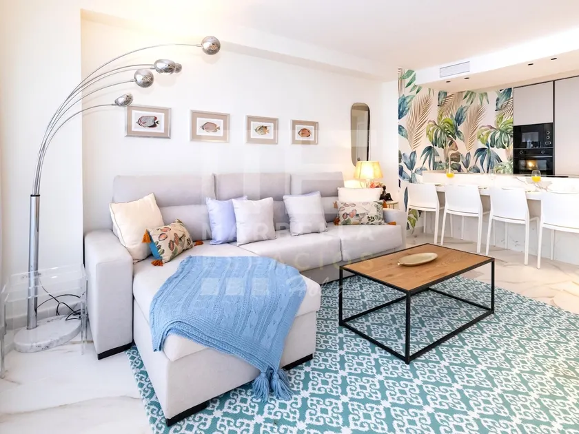 751, Renovated 2-bedroom apartment - Image 1