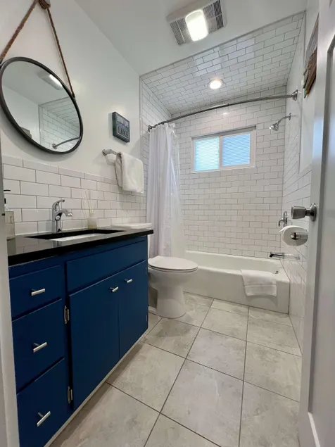 Lake Michigan Shoreline Retreat: Charming One-Bedr - Image 1