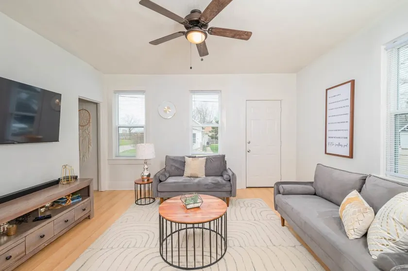 Downtown Retreat with BBQ & Workspace - Image 1