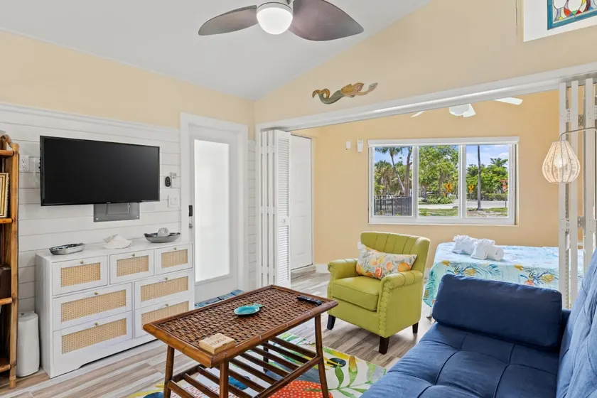 Renovated Cottage at the Historic Palms Inn of Sanibel- Includes Pool and Bikes - Image 1