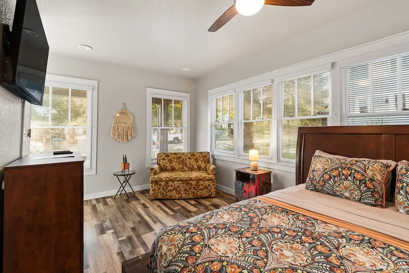 Vintage Charming 1-bedroom house with WiFi and AC - Image 1