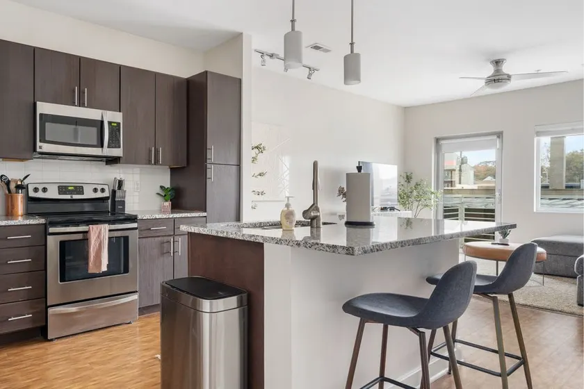 Luxury Apartment in Grandview - Image 1