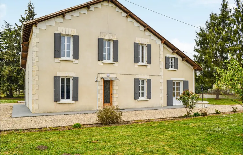 Awesome Home In Coutras With Wifi - Image 1