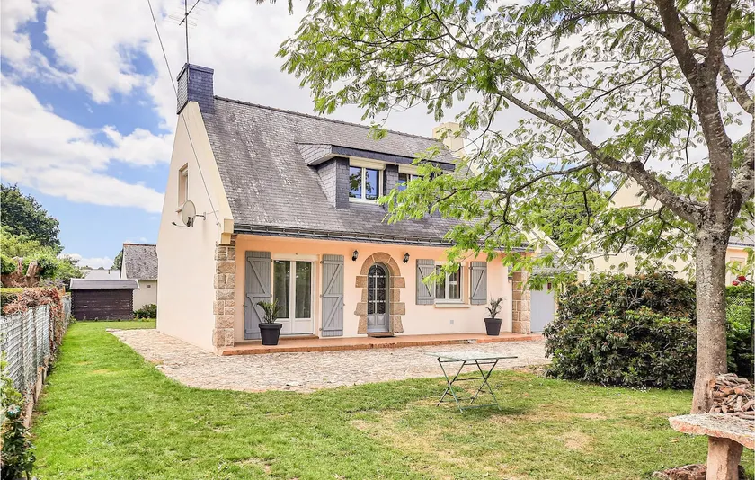 Stunning Home In Allaire With Wifi - Image 1