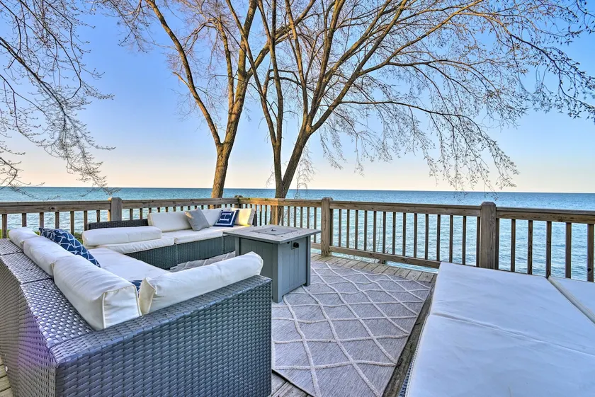 Lakefront Lexington Escape: Steps to Beach! - Image 1