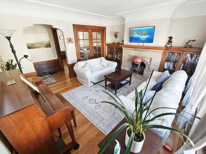 2487 - Cozy 2B1B Upper Unit close to Ocean & Zoo - Image 1