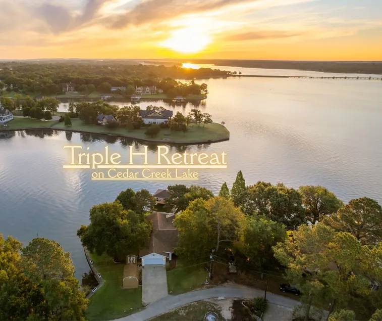 Private Waterfront Cove | Game Room | Dock | Pet Friendly | Fire Pit | Kayaks | Couples | Family Time - Image 1