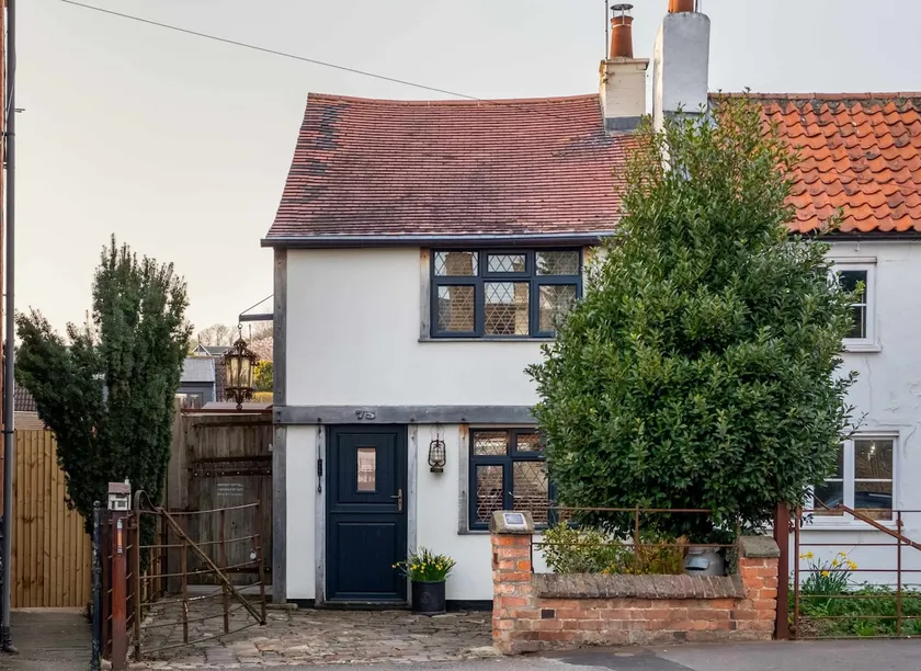 Purple Poppy Cottage - Image 1