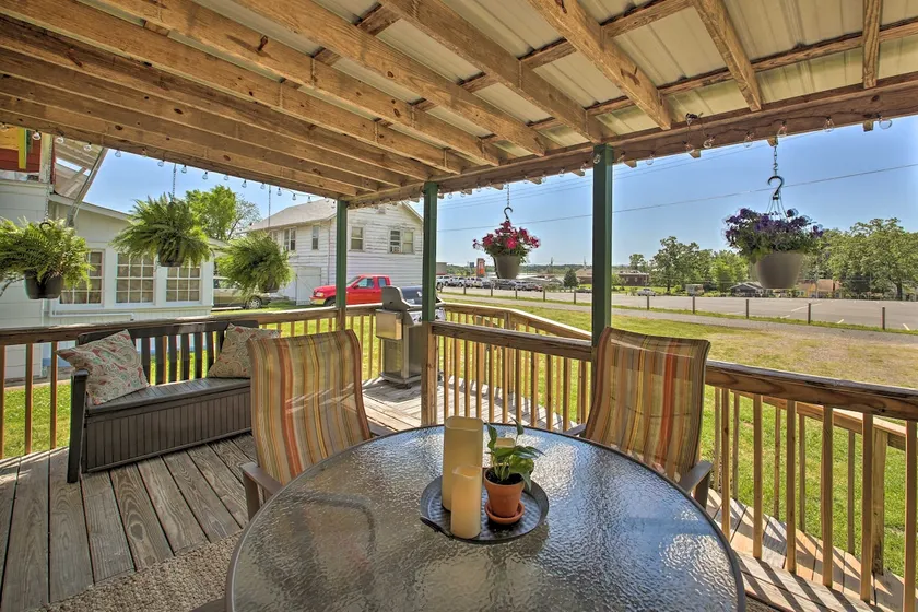 Hot Springs Home - Walk to Oaklawn Casino! - Image 1