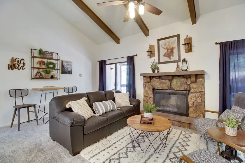 Forest-View Balcony: Pinetop-Lakeside Condo - Image 1