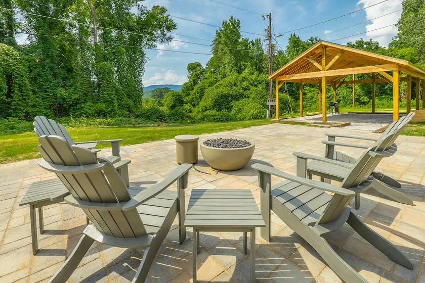 01 The Eames Suite - A PMI Scenic City Vacation Rental - Image 1