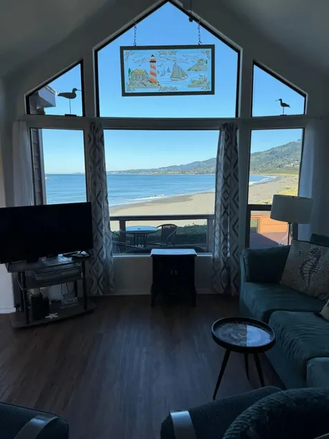 Oceanfront Cabin 4 with Jacuzzi Pet Friendly - Image 1