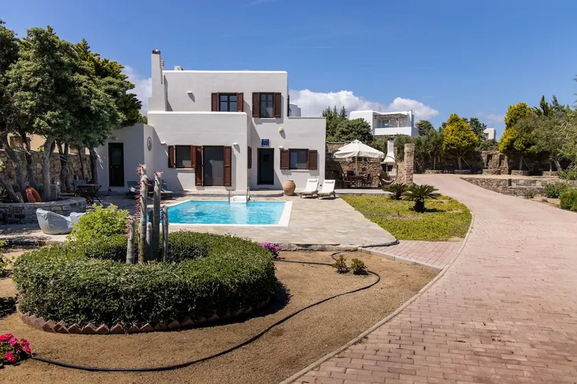 Fabulous Holiday Villa in Naxos Island - Image 1