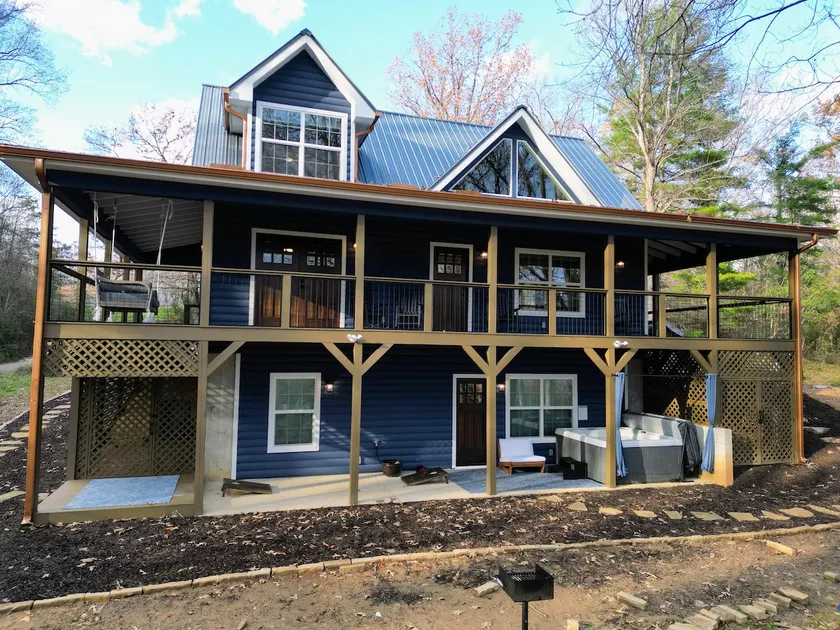 Spacious Mountain Retreat w/ Hot Tub & Game Room - Image 1
