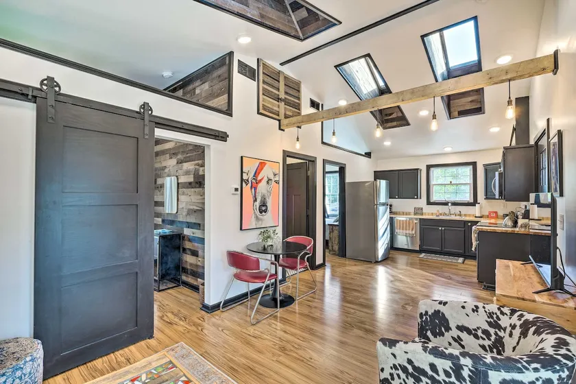 Modern Louisville Apartment w/ Furnished Deck - Image 1