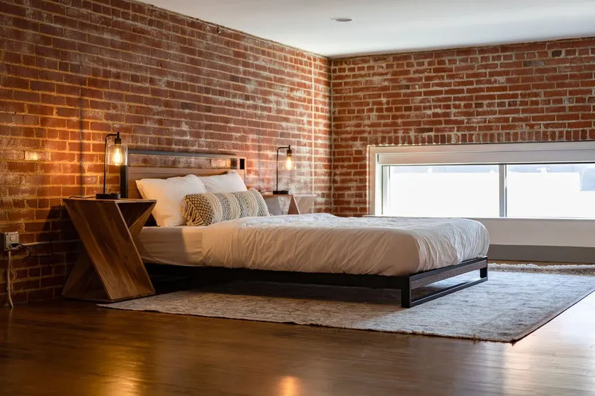 Stunning 2BR loft in city center - Image 1