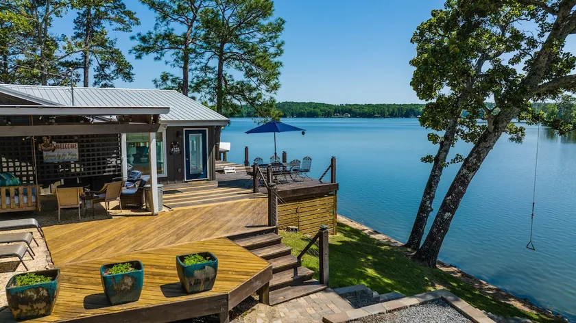 A Point to Happiness at Lake Martin, sleeps 9! - Image 1