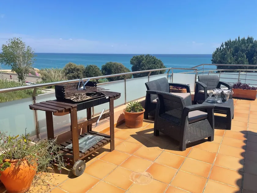 Villa Farell just in front of the sea - Image 1