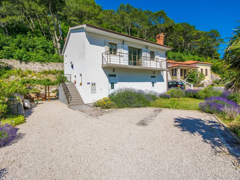 Beachfront Holiday Home, pets welcome! - Image 1