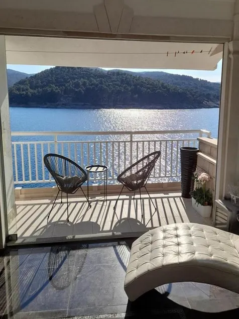Apt OM - One-Bedroom Apt with Balcony and Sea view - Image 1