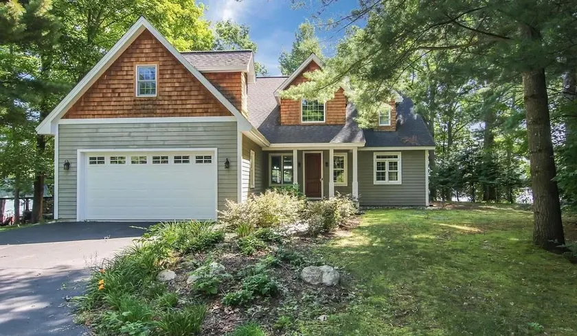 Stunning 4 Bedroom 3.5 bath home on Clam Lake at Torch Lake - Image 1