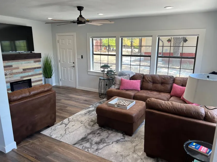 Barefoot Casa- Free parking - Pets welcome w/ fee - Image 1