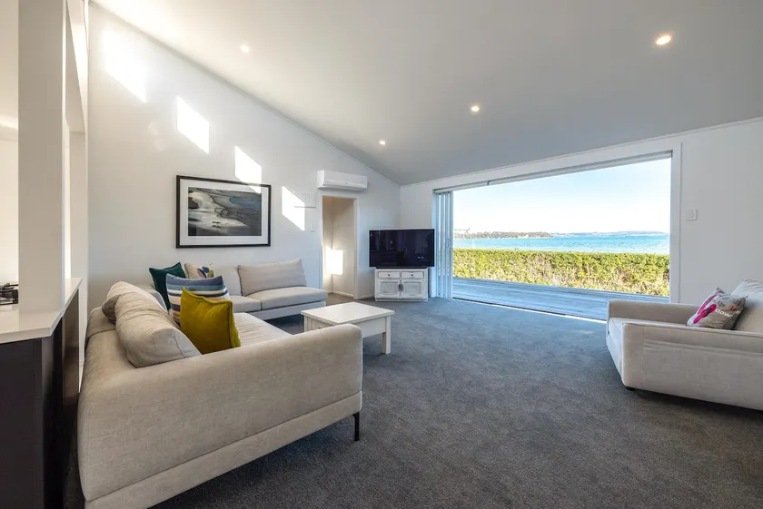 Driftwood Beach House with Spa Pool - Absolute Beachfront! - Image 1