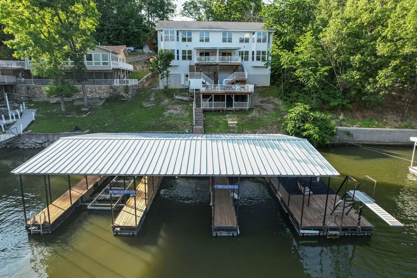 Sleeps 30! Decks, Docks & Lake Life! - Image 1