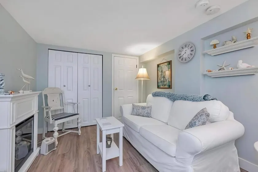 Quaint 1 bedroom lower suite in Victoria, BC - Image 1