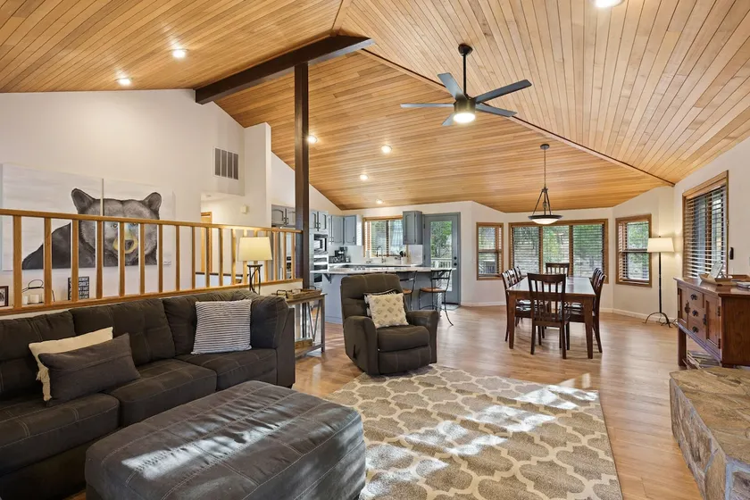 2 Tan Oak-Hot Tub-3BR/2BA - Image 1