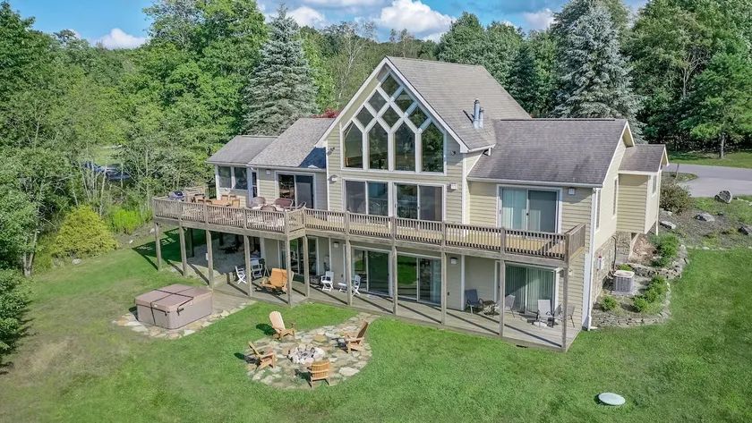 Wolfpack Retreat | Dog Friendly, Lake, Hot Tub! - Image 1