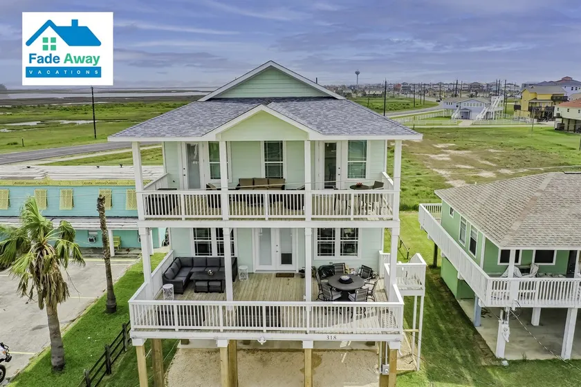 Kalm by the Beach - Ocean View - Sleeps 14 - Image 1