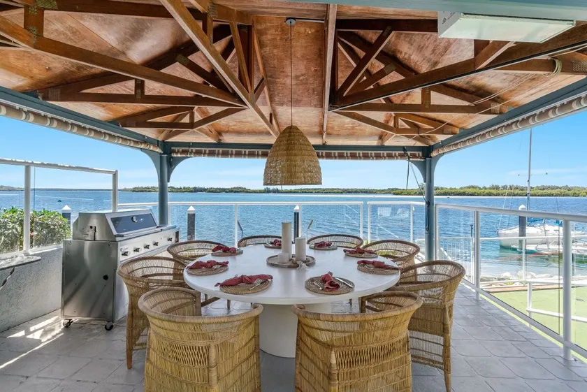 Salty Dayz - Designer Waterfront - Holiday Yamba - Image 1