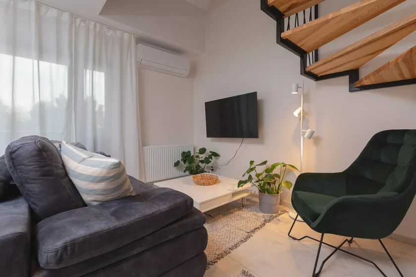 Secluded 13 | 1 Bedroom | Parking | Balcony - Image 1