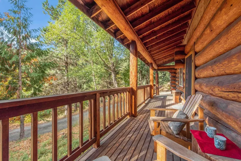 Secluded cabin with private hot tub & views - Image 1