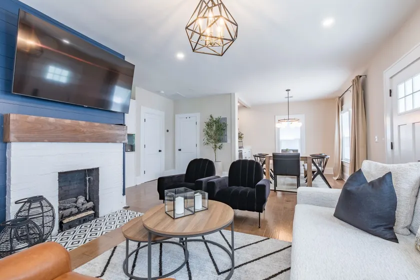 Stylish Kirkwood Home - Dual Suites + Private Deck - Image 1