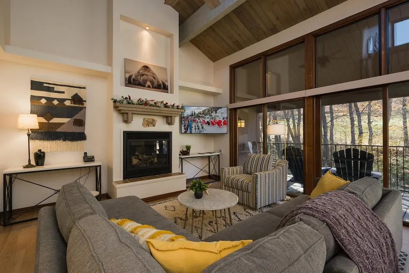 Honey Bear Den | AC, Pool, Hot Tub, Golf & Ski - Image 1