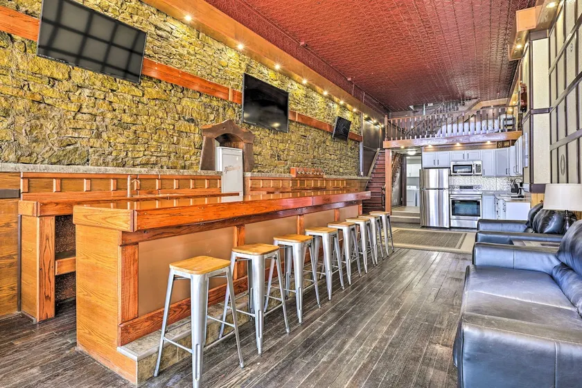 Walk to River: Unique Studio in Renovated Bar! - Image 1